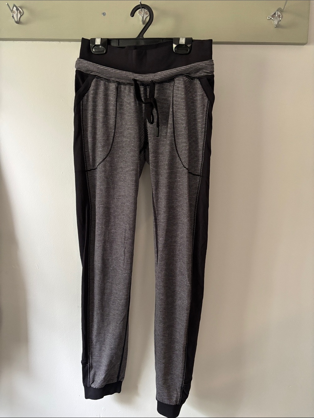 Lululemon Striped Gray & Black Athletic Leggings